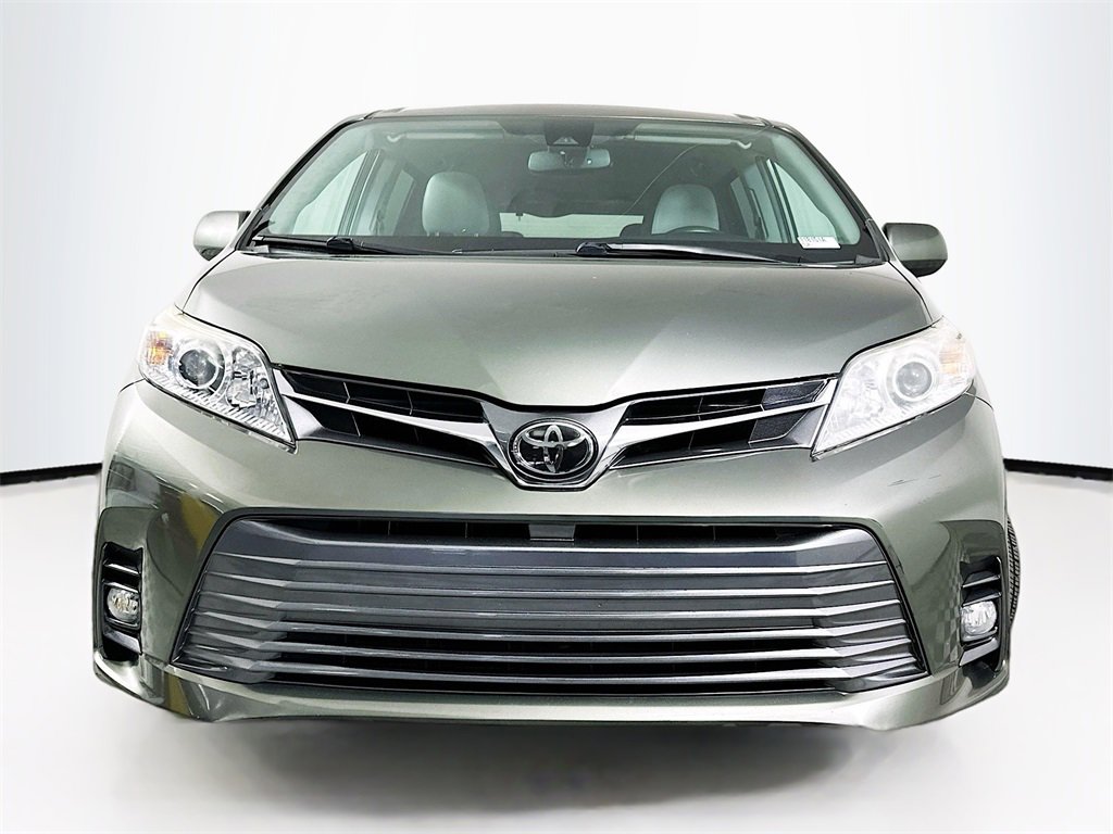 Used 2018 Toyota Sienna XLE image 5
