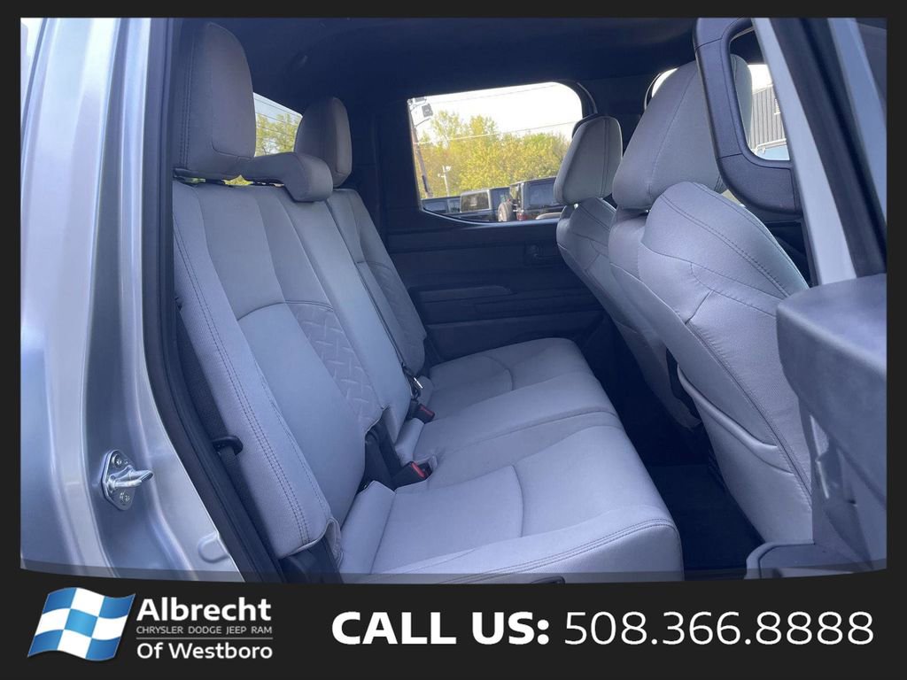 Used 2025 Toyota Tacoma SR5 AWD/4WD image 18