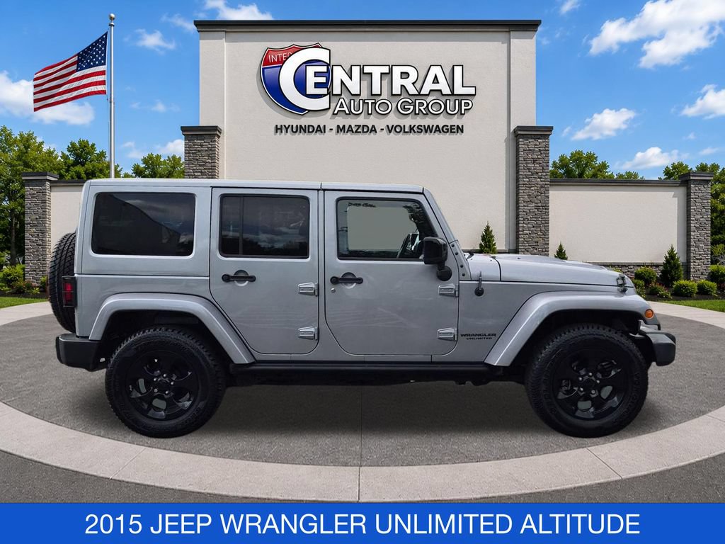 Used 2015 Jeep Wrangler Unlimited Sahara AWD/4WD image 9