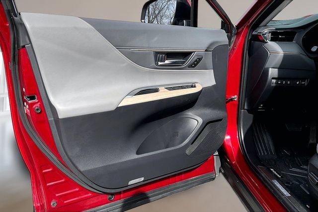 Used 2024 Toyota Venza Limited image 17