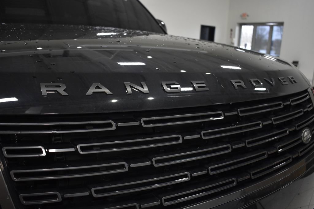 Used 2025 Land Rover Range Rover Long Wheelbase SE image 14