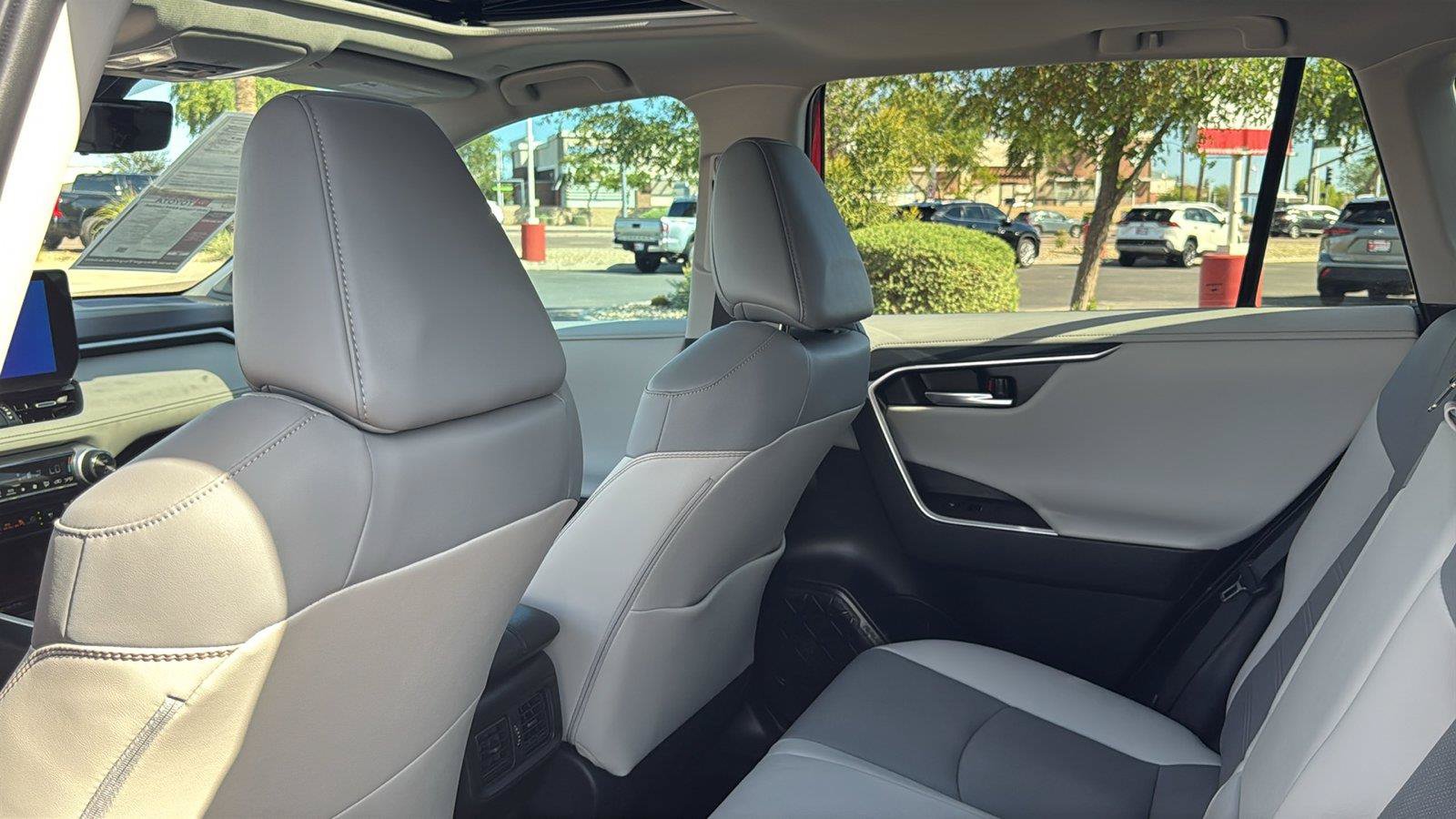 Used 2025 Toyota RAV4 Limited w/ Advanced Technology Package FWD image 32