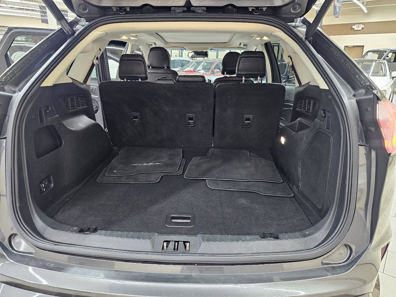 Used 2019 Ford Edge Titanium w/ Equipment Group 301A FWD image 14