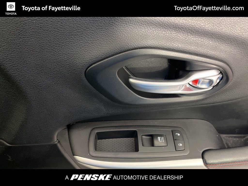 Used 2017 Jeep Cherokee Trailhawk image 20