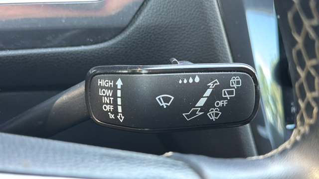 Used 2024 Volkswagen Tiguan SE AWD/4WD image 28