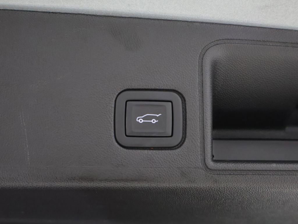 Used 2024 GMC Terrain SLT AWD/4WD image 21