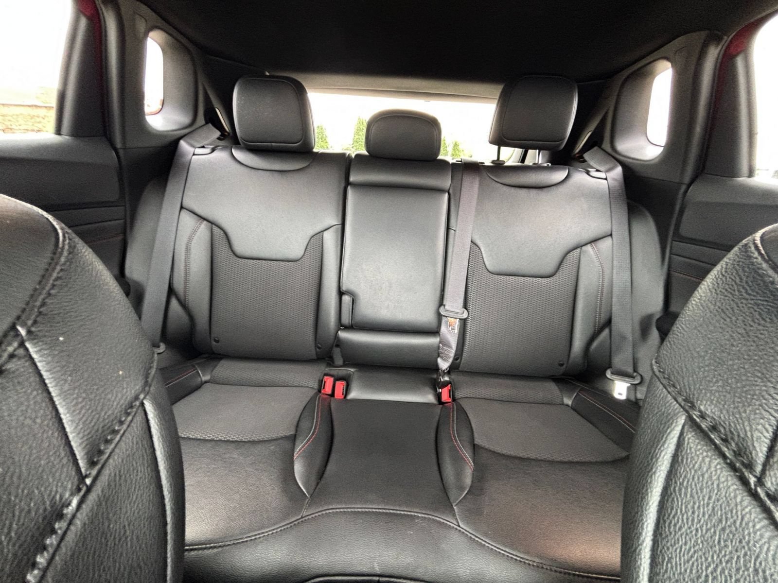 Used 2025 Jeep Compass Trailhawk AWD/4WD image 31