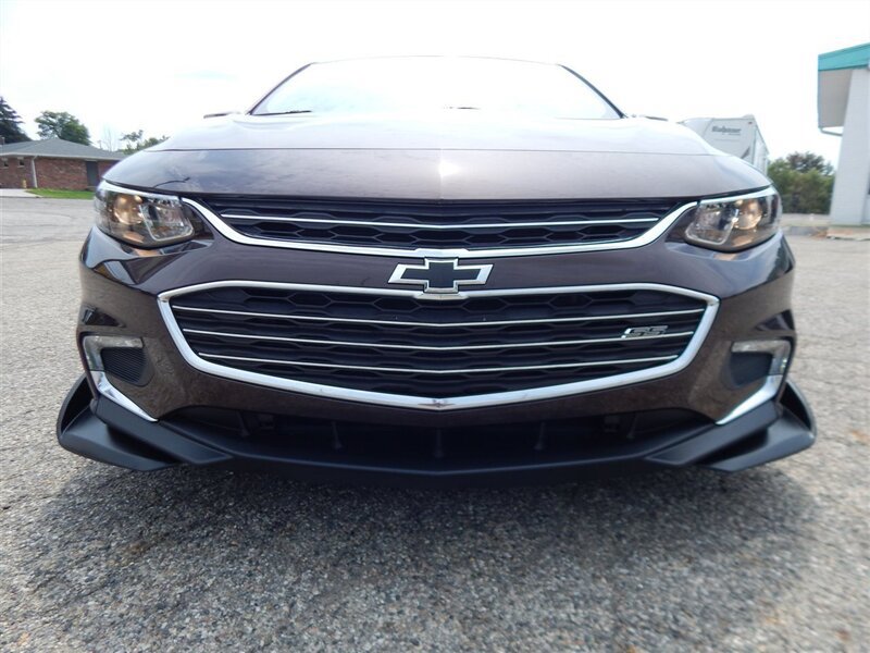 Used 2016 Chevrolet Malibu LT w/ Leather Package FWD image 4