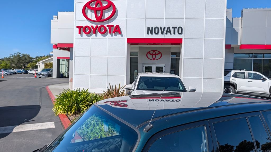 Used 1998 Toyota RAV4 2WD 4-Door image 31