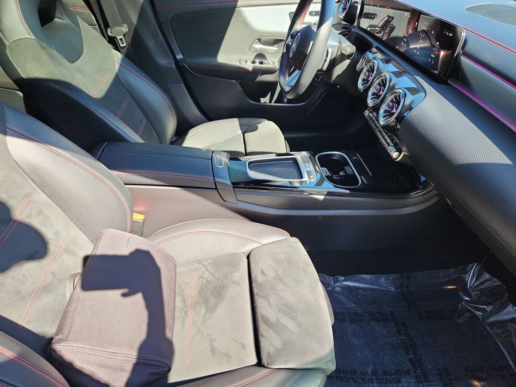 Used 2025 Mercedes-Benz CLA 250 4MATIC image 3