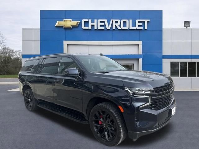 Used 2023 Chevrolet Suburban RST w/ Sport Performance Package AWD/4WD image 3