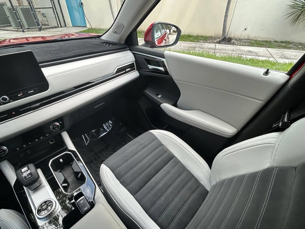 Used 2025 Mitsubishi Outlander SE FWD image 11