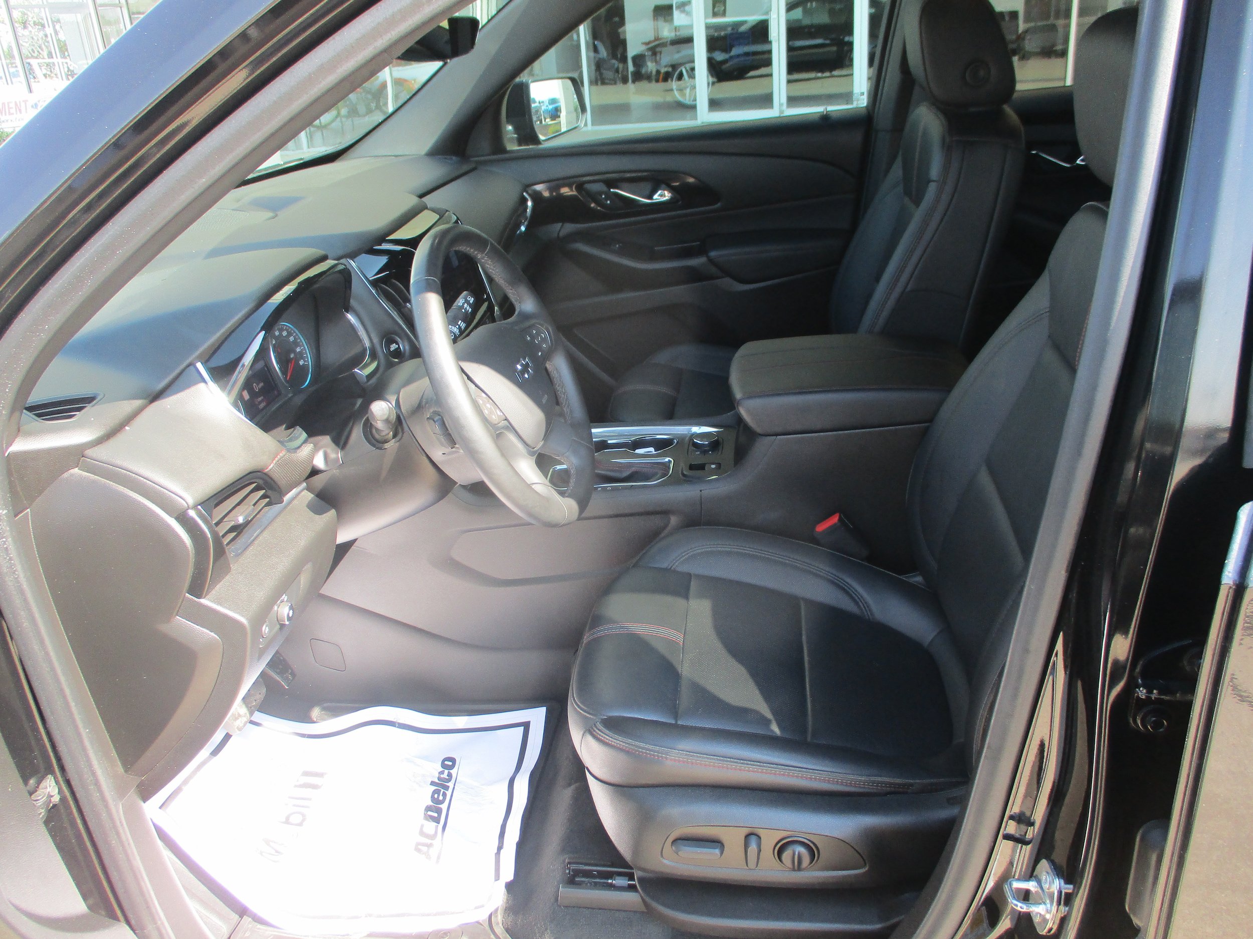 Used 2023 Chevrolet Traverse RS FWD image 3