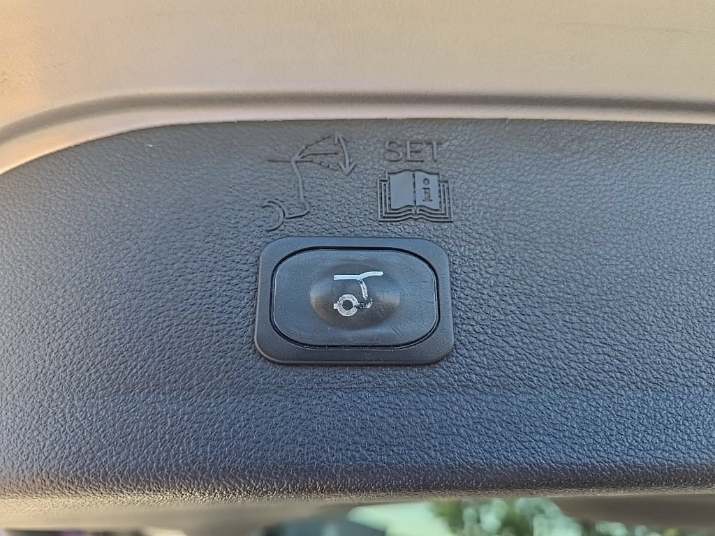 Used 2018 Ford Escape SEL AWD/4WD image 16