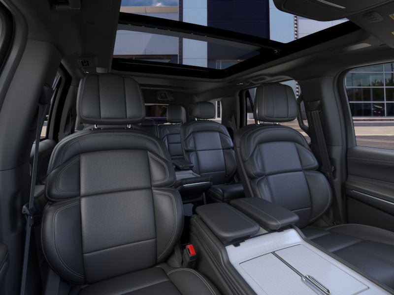 New 2026 Lincoln Navigator Reserve w/ Jet Appearance Package AWD/4WD image 10
