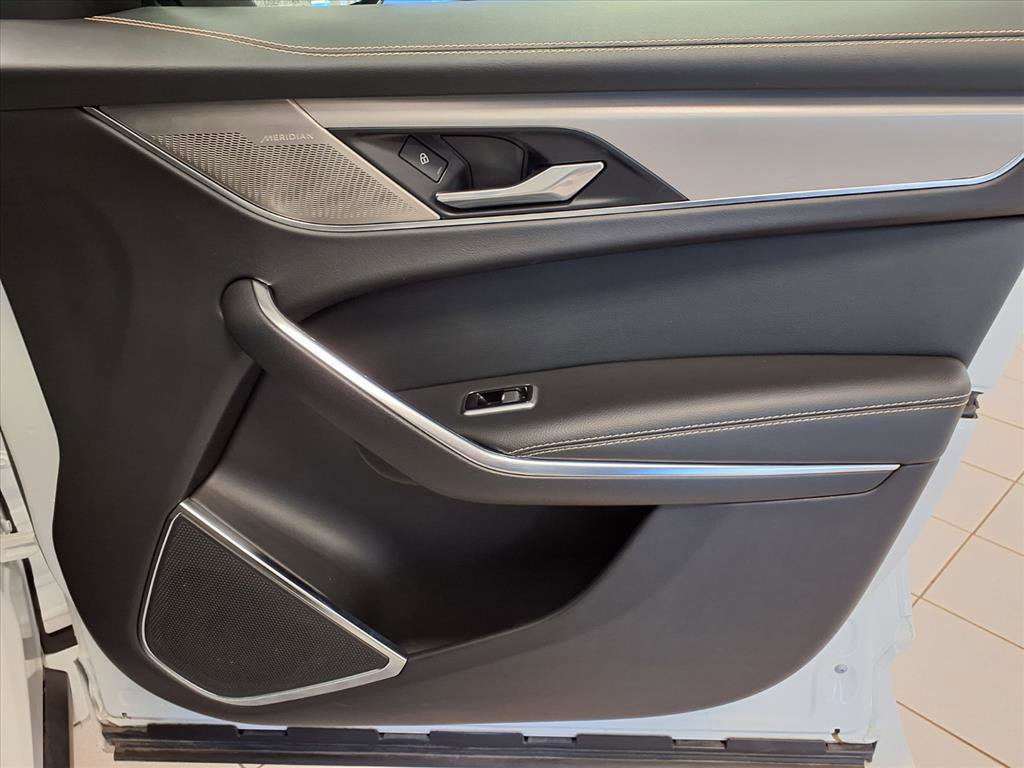 Used 2024 Jaguar F-PACE R-Dynamic S image 12