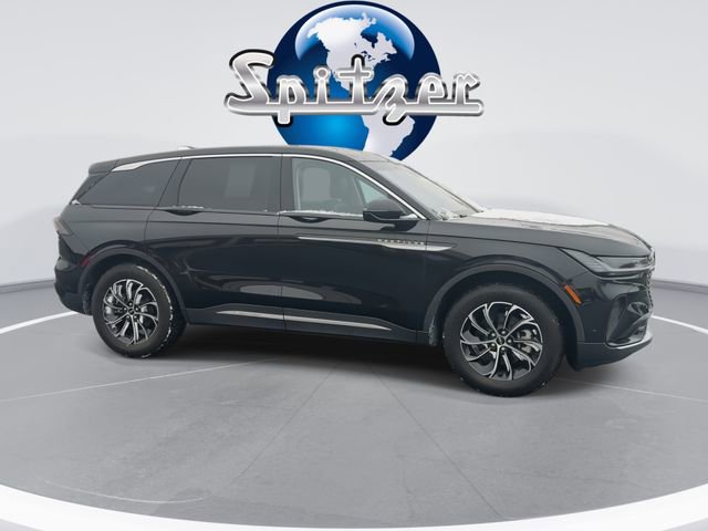 Used 2024 Lincoln Nautilus Premier image 2