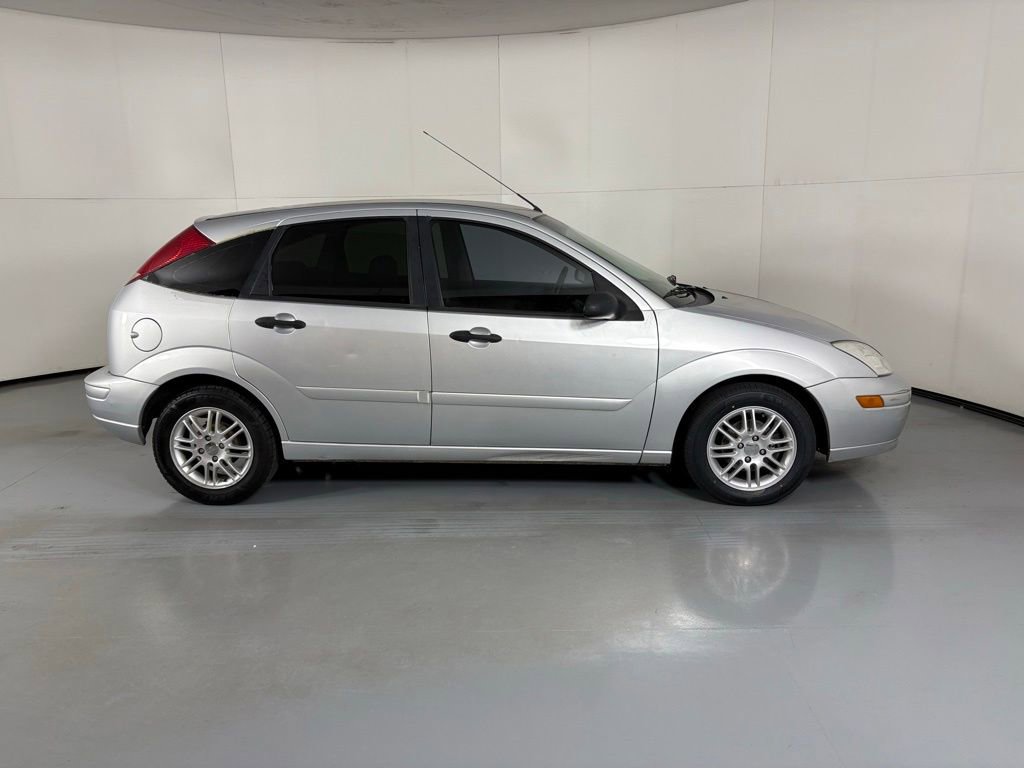 Used 2003 Ford Focus ZX5 Hatchback FWD image 9