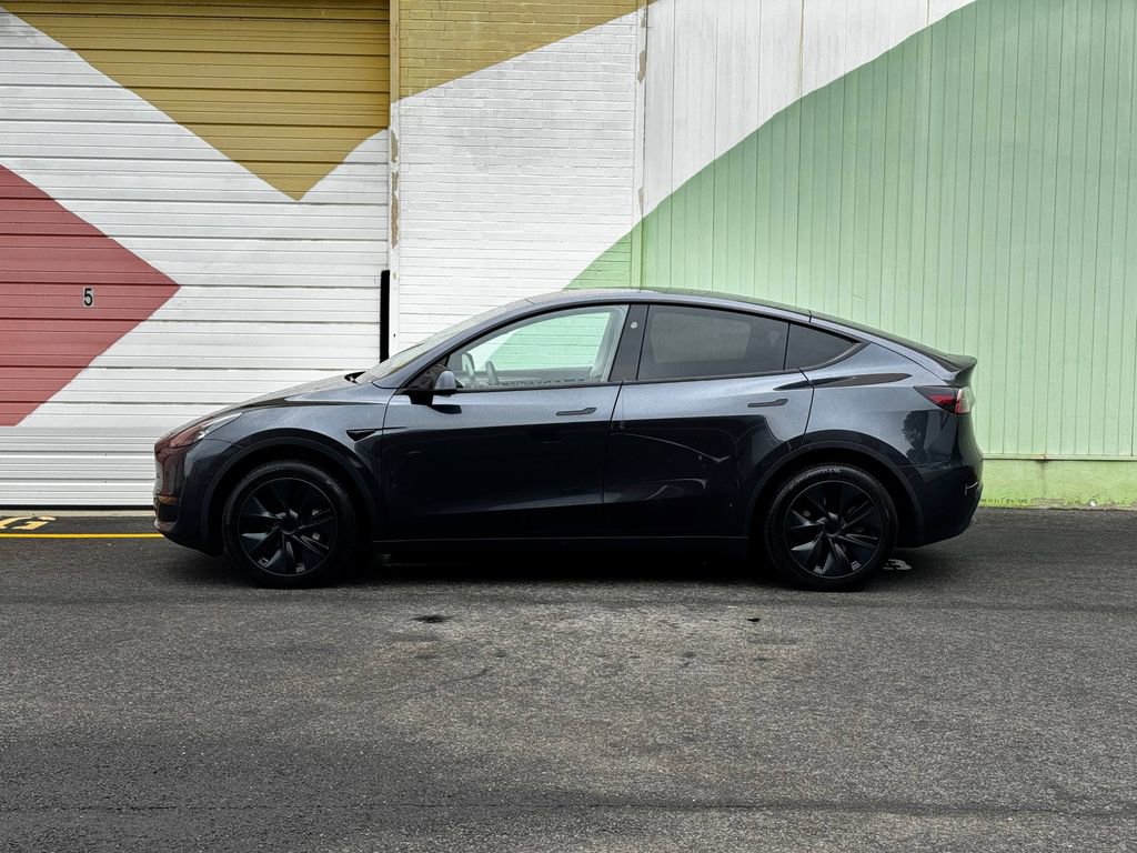 Used 2024 Tesla Model Y Long Range RWD image 9