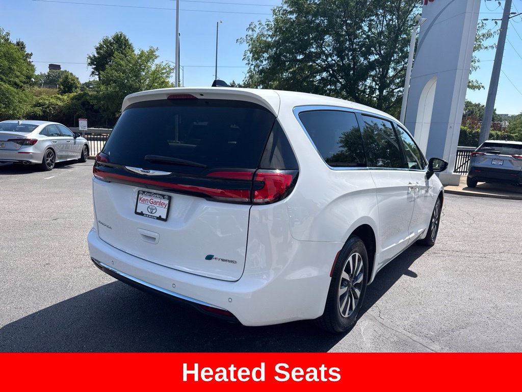 Used 2024 Chrysler Pacifica Limited FWD image 7