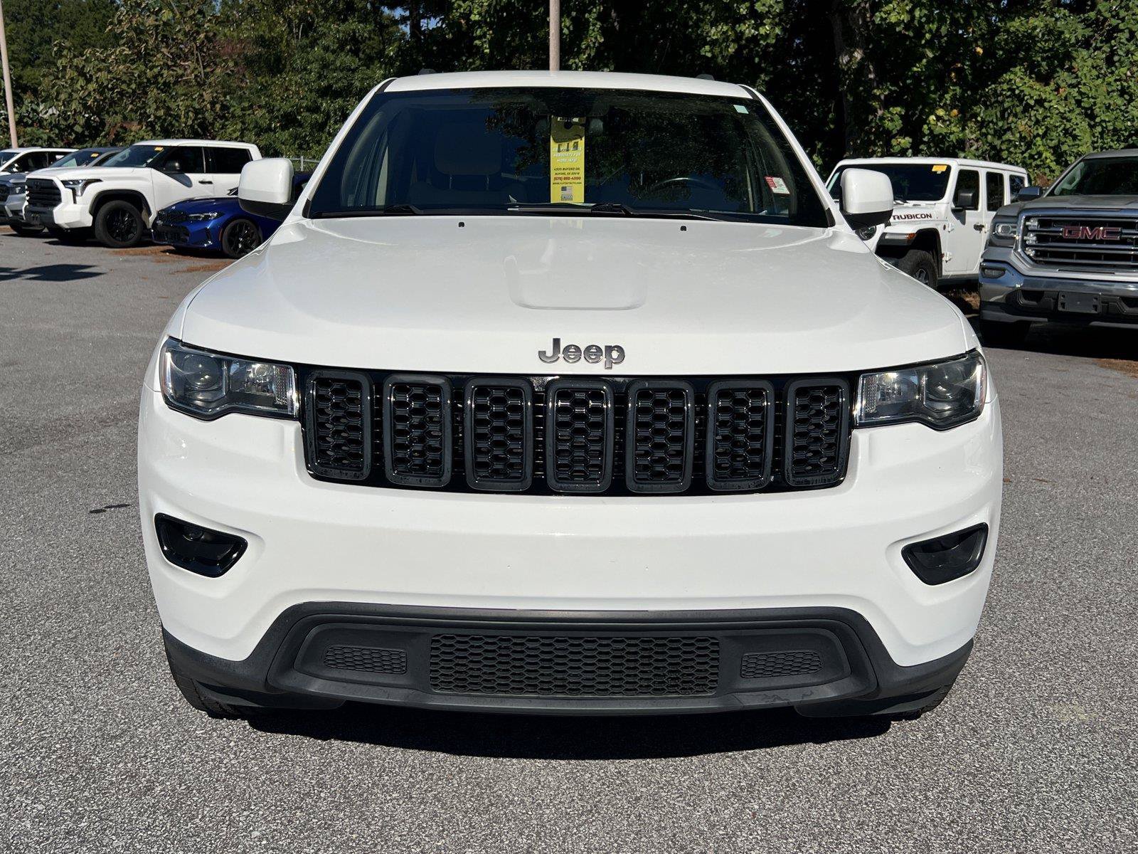 Used 2020 Jeep Grand Cherokee Laredo RWD image 3