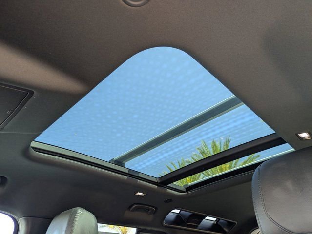 Used 2021 Land Rover Defender 110 X-Dynamic SE AWD/4WD image 24