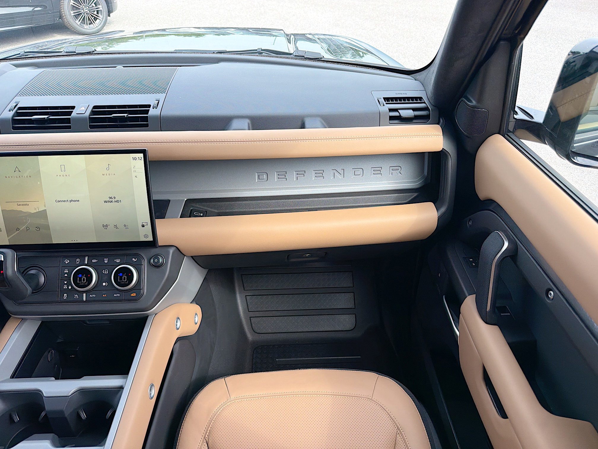 New 2026 Land Rover Defender 110 V8 AWD/4WD image 18