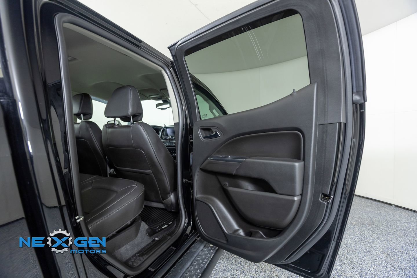 Used 2020 Chevrolet Colorado ZR2 w/ ZR2 Midnight Special Edition image 36