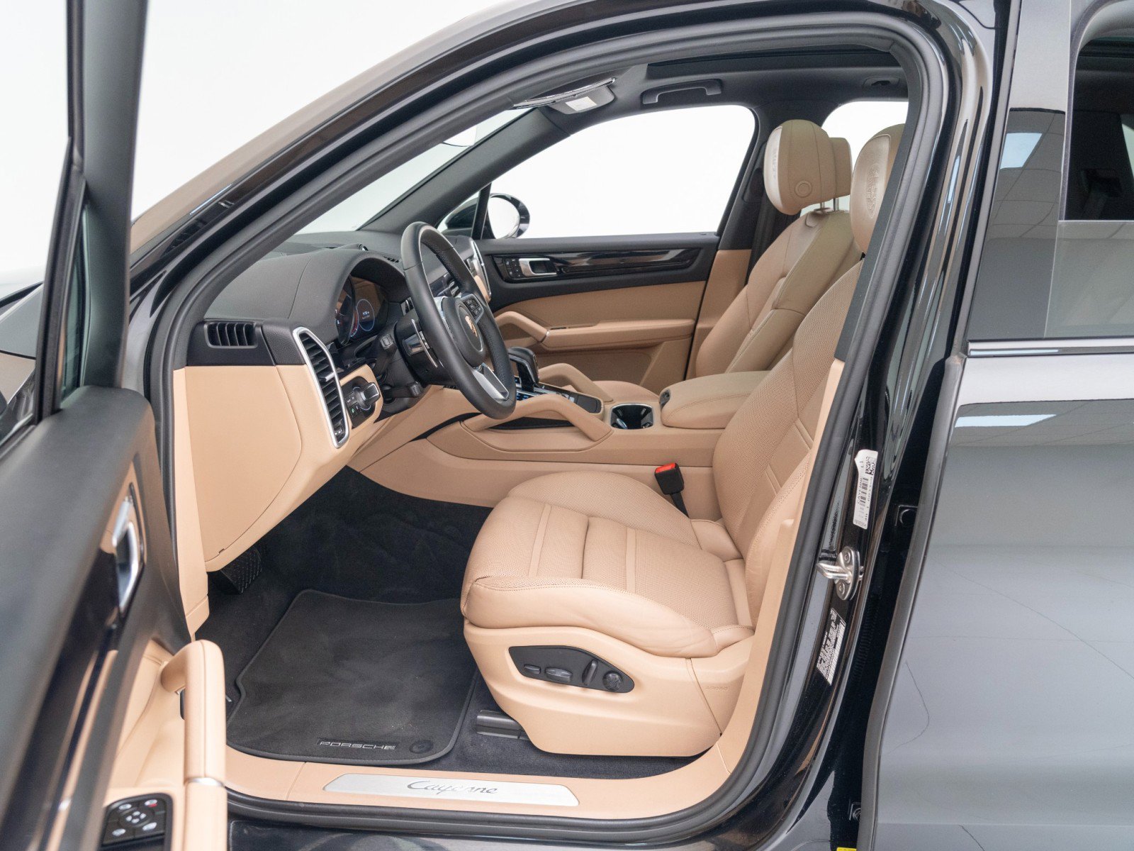Certified 2023 Porsche Cayenne AWD/4WD image 17