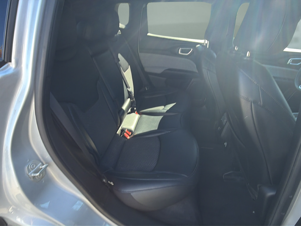 Used 2024 Jeep Compass Latitude AWD/4WD image 16