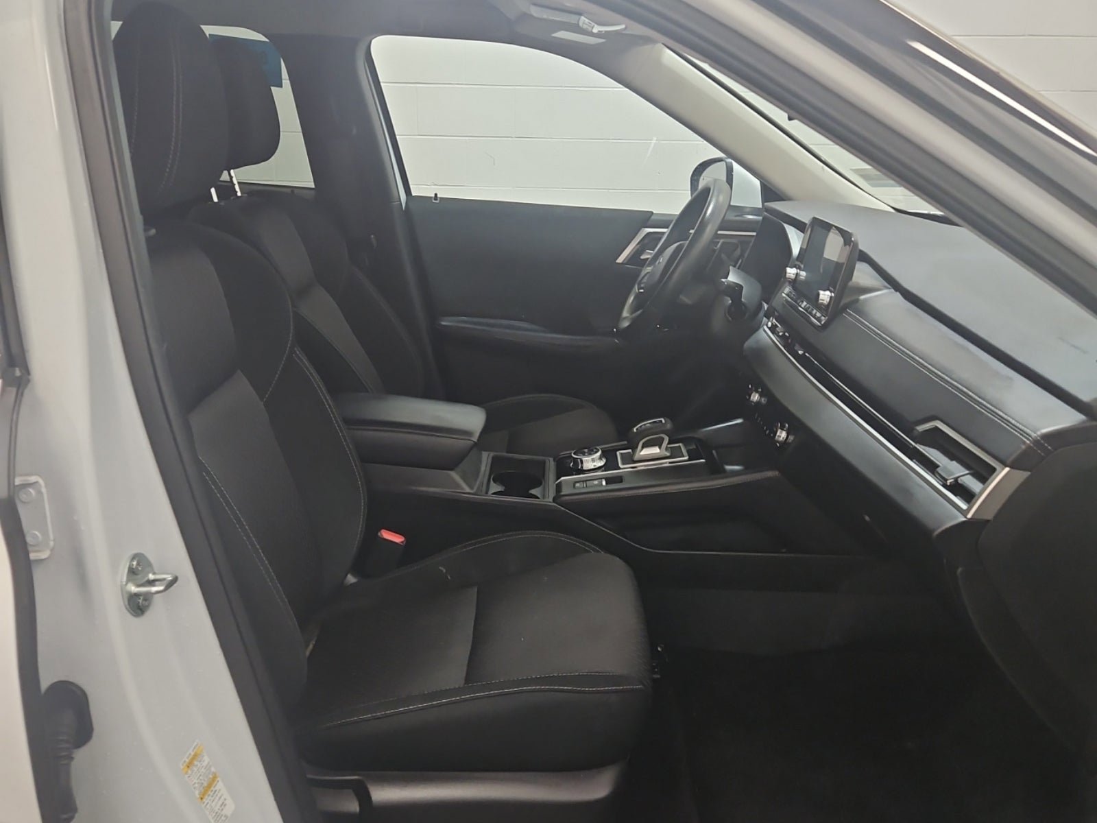 Used 2024 Mitsubishi Outlander ES image 10