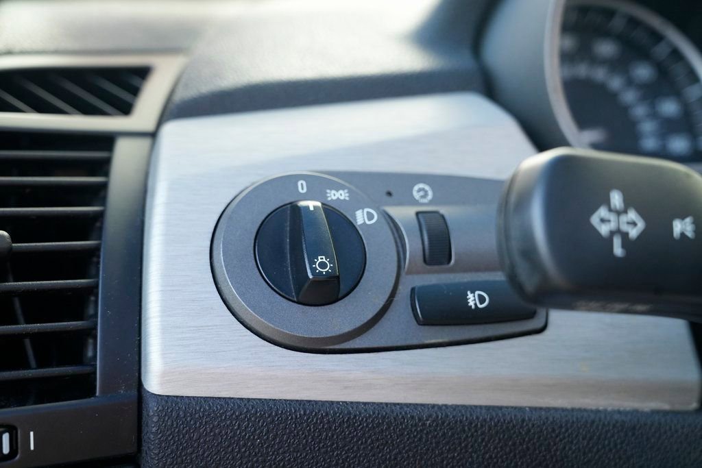 Used 2003 BMW Z4 2.5i image 36