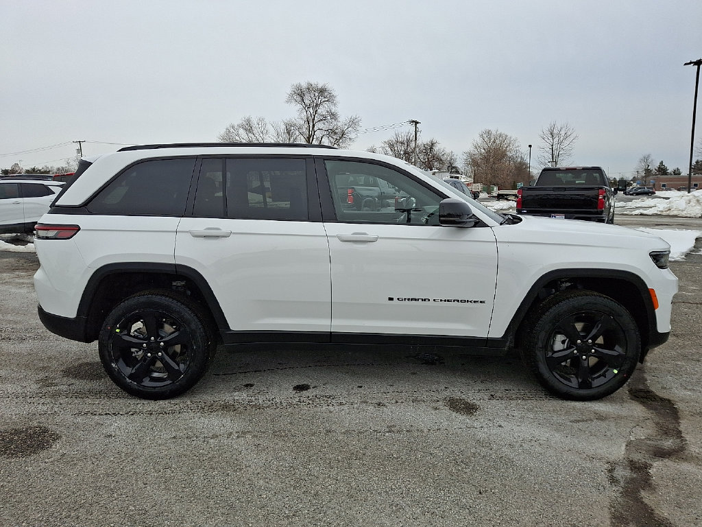 New 2025 Jeep Grand Cherokee Limited w/ Black Appearance Package AWD/4WD image 9
