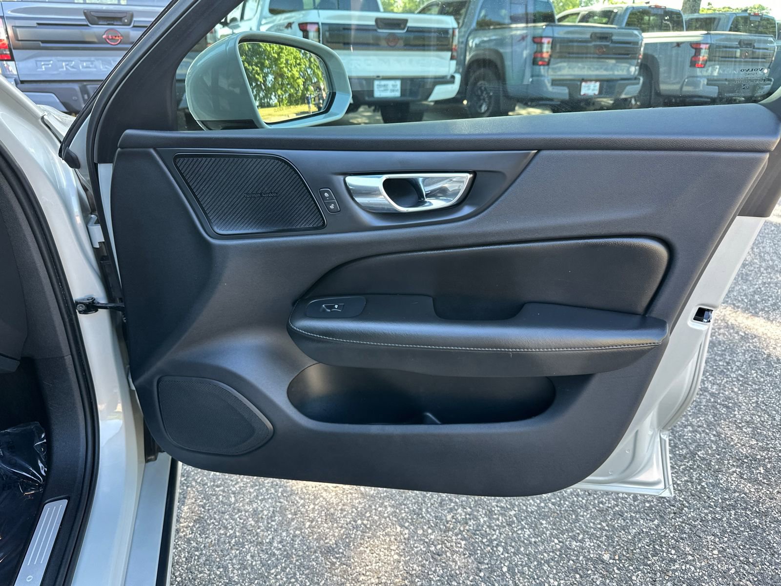 Used 2019 Volvo S60 T5 Momentum w/ Multimedia Package FWD image 14