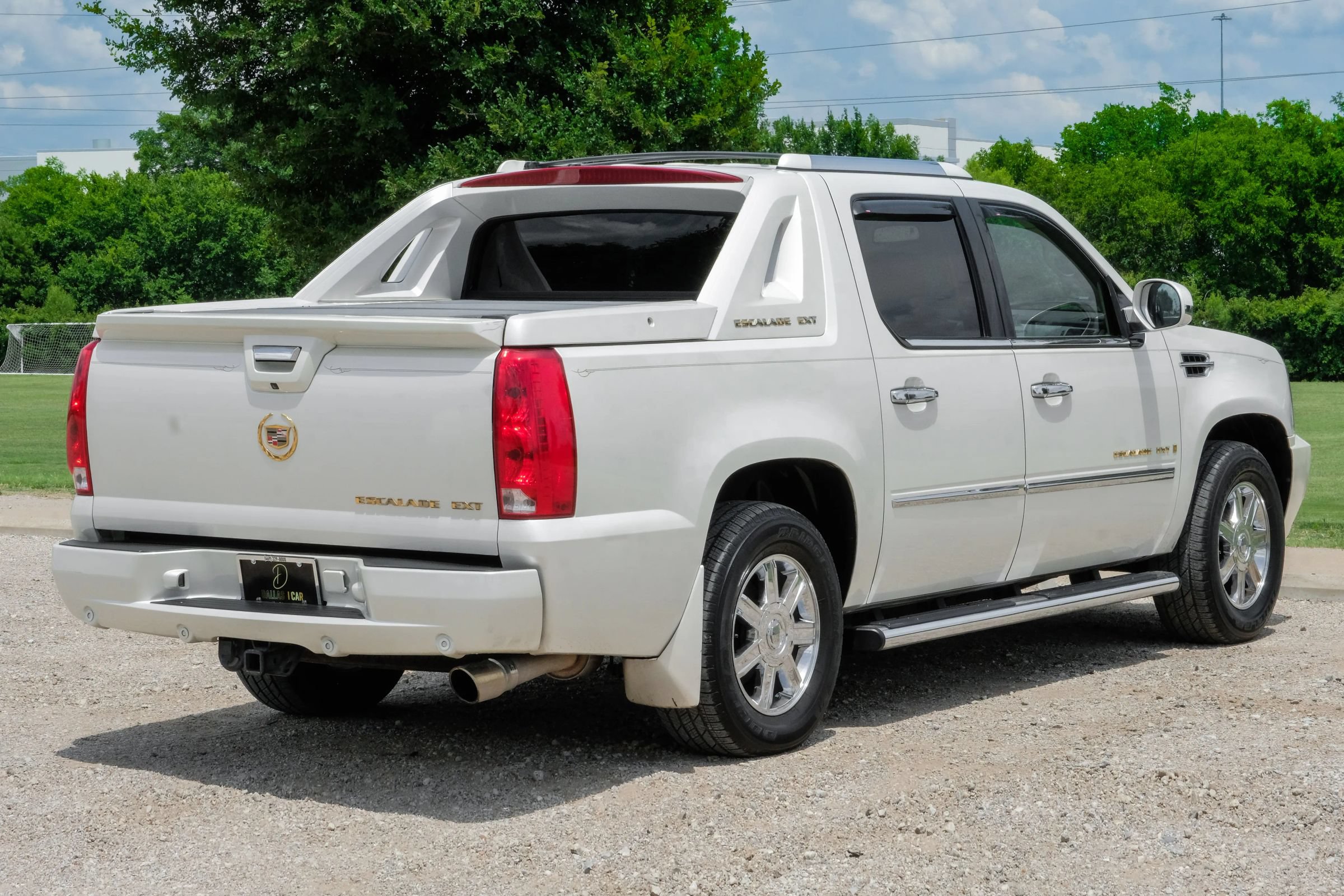 Used 2007 Cadillac Escalade EXT w/ Information Package AWD/4WD image 10