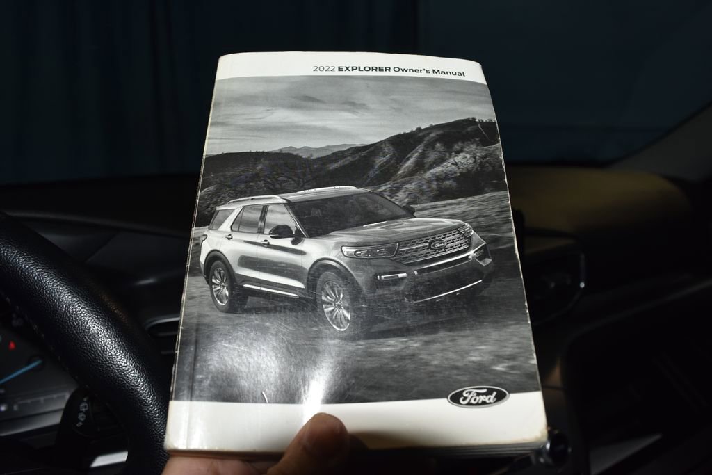 Used 2022 Ford Explorer XLT w/ Equipment Group 202A AWD/4WD image 10