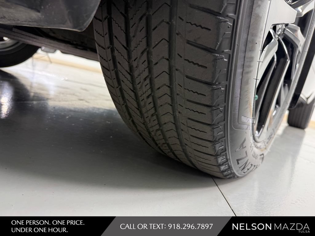 Used 2024 Toyota Highlander XSE FWD image 10