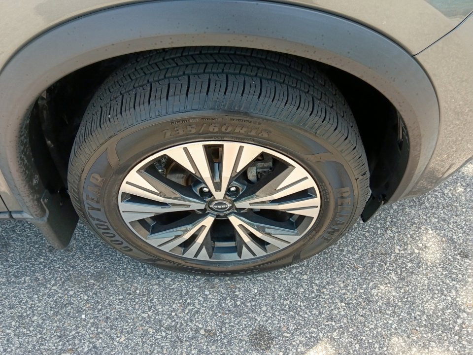 Used 2023 Nissan Rogue SV image 29