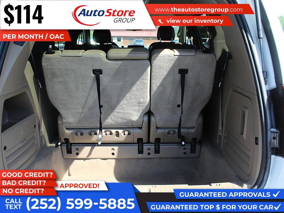 Used 2014 Chrysler Town & Country Touring FWD image 9