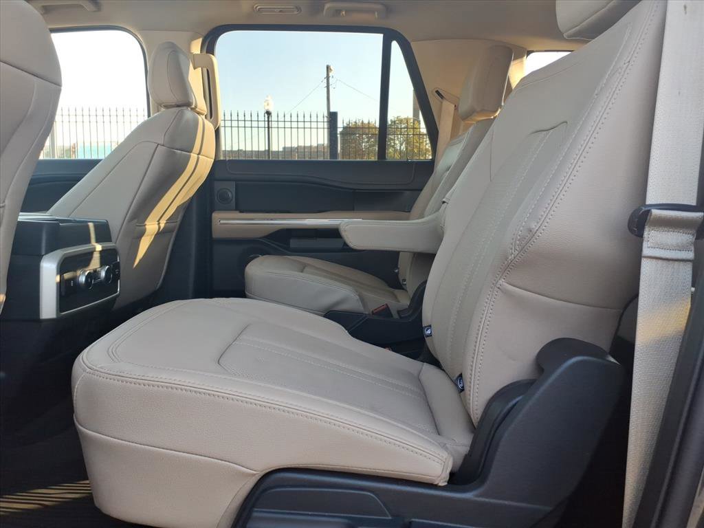 Used 2022 Ford Expedition Max Limited image 9