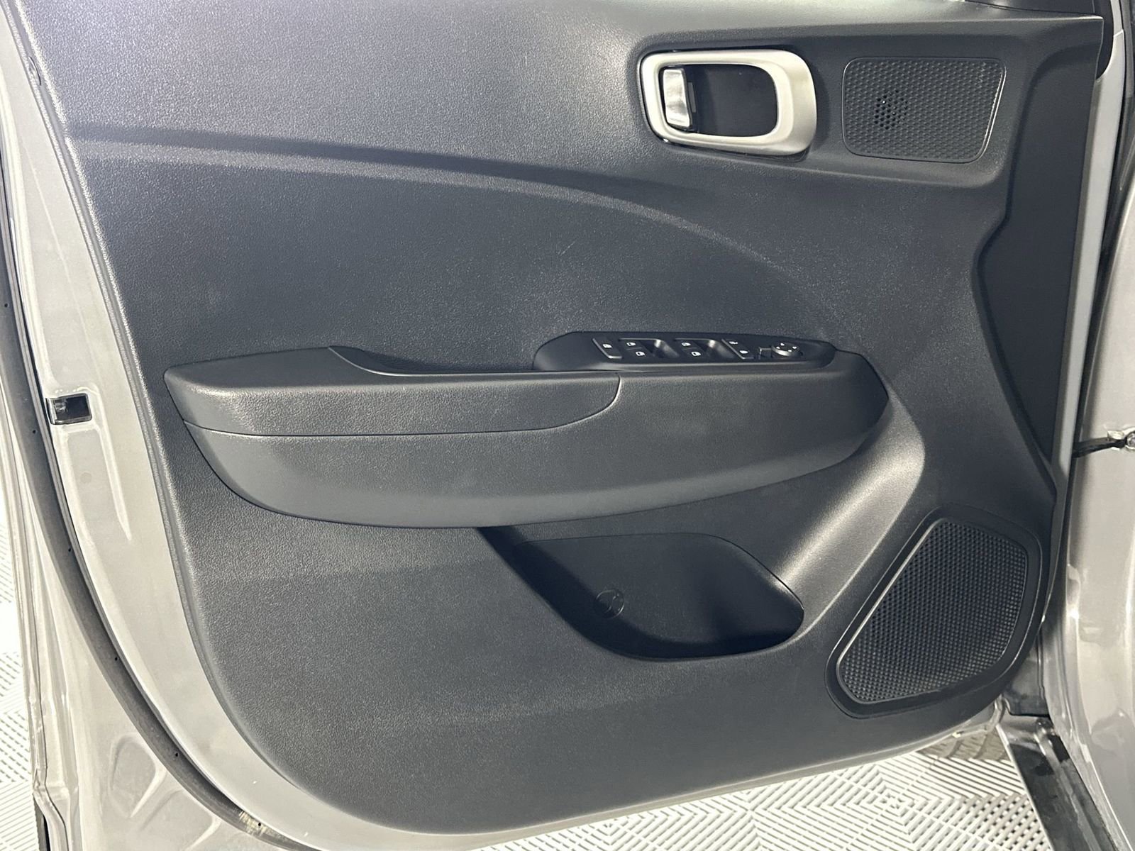 Used 2021 Hyundai Venue SEL w/ Cargo Package image 28