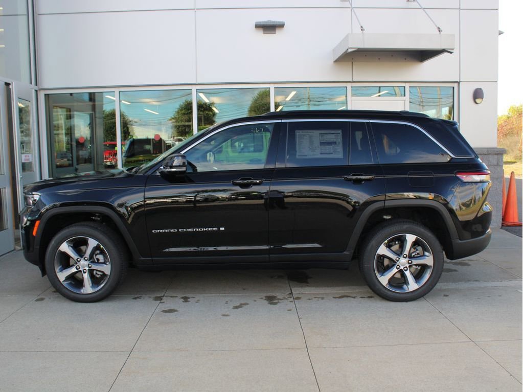 New 2025 Jeep Grand Cherokee Limited w/ Luxury Tech Group II image 6