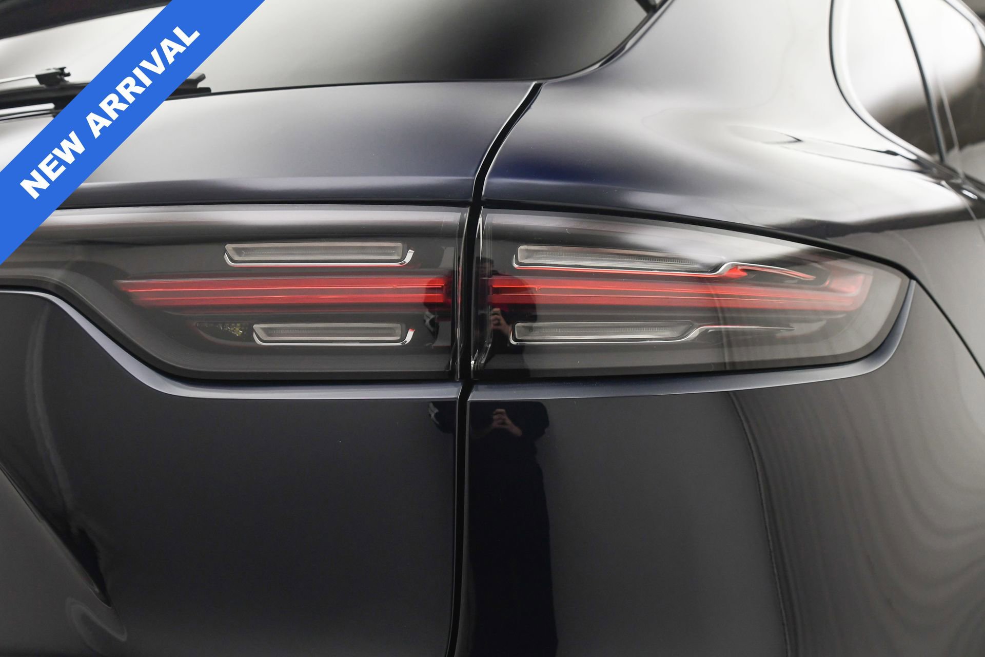 Used 2023 Porsche Cayenne Platinum Edition image 25