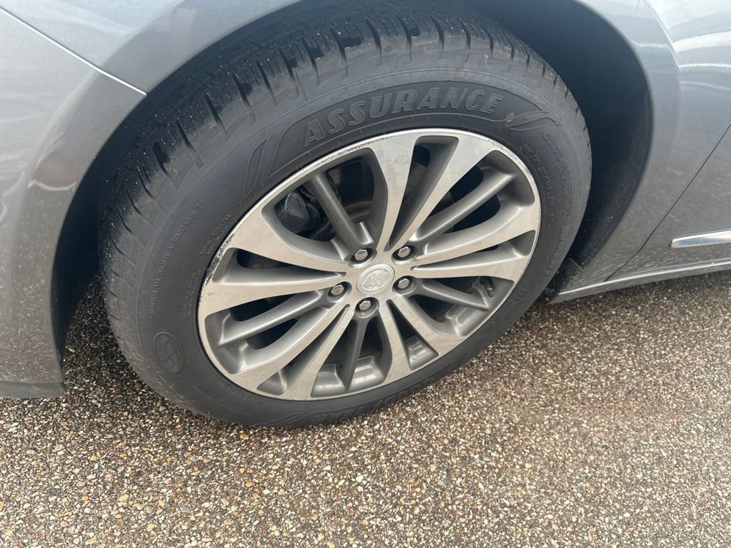 Used 2018 Buick LaCrosse Essence w/ Sun and Shade Package FWD image 2