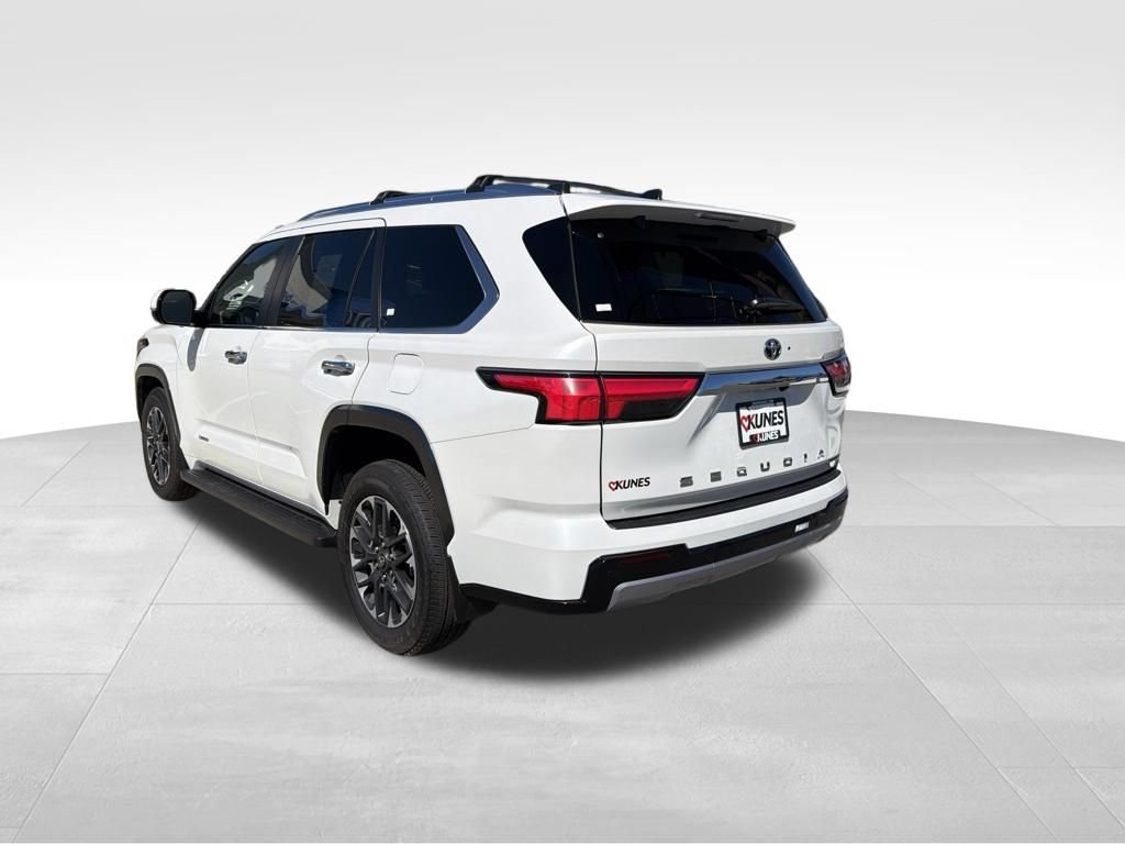 Used 2025 Toyota Sequoia Limited w/ Tow Technology Package AWD/4WD image 7