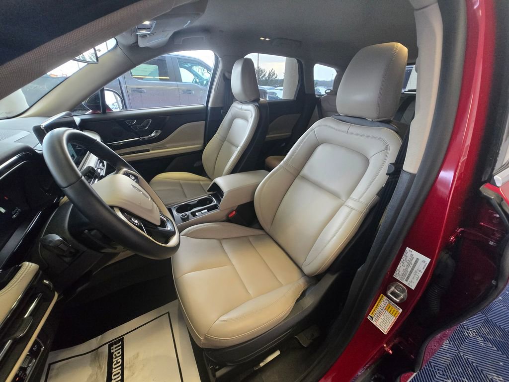 Used 2025 Lincoln Corsair AWD image 10