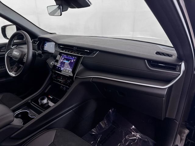 New 2025 Jeep Grand Cherokee L Altitude image 30