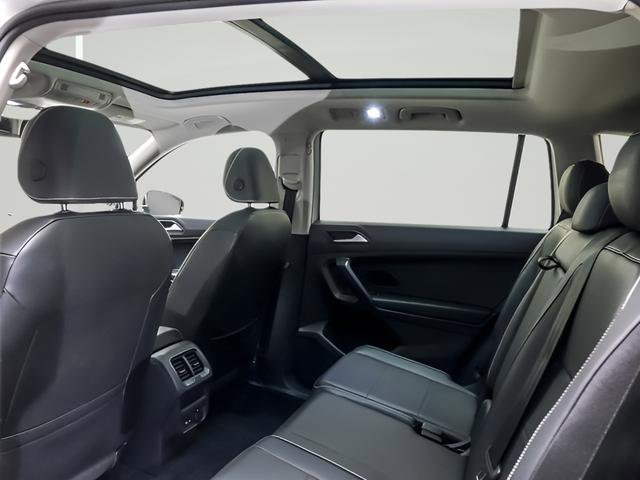 Used 2021 Volkswagen Tiguan SEL AWD/4WD image 12