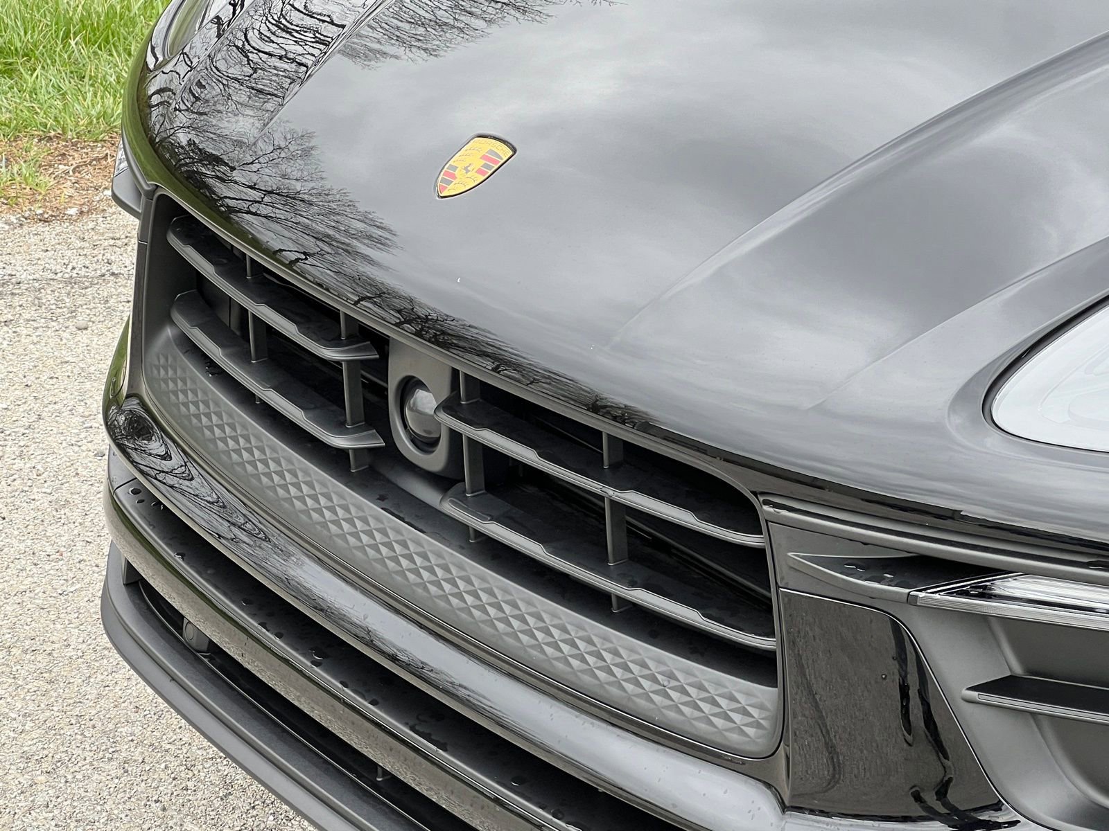 Certified 2025 Porsche Macan image 12