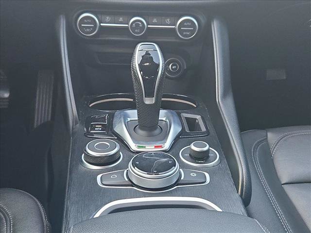 Used 2020 Alfa Romeo Giulia w/ Nero Edizione RWD image 15